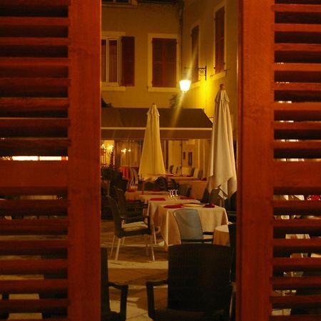 Logis Hotel Le Cheval Noir Argenton Sur Creuse Exterior foto