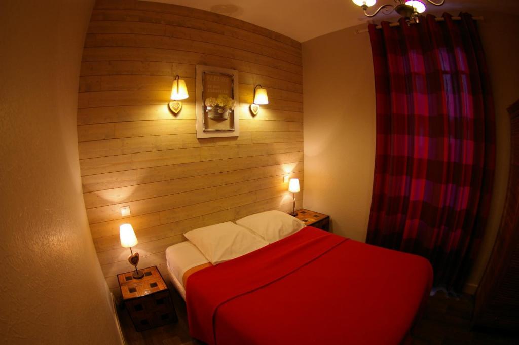 Logis Hotel Le Cheval Noir Argenton Sur Creuse Cameră foto