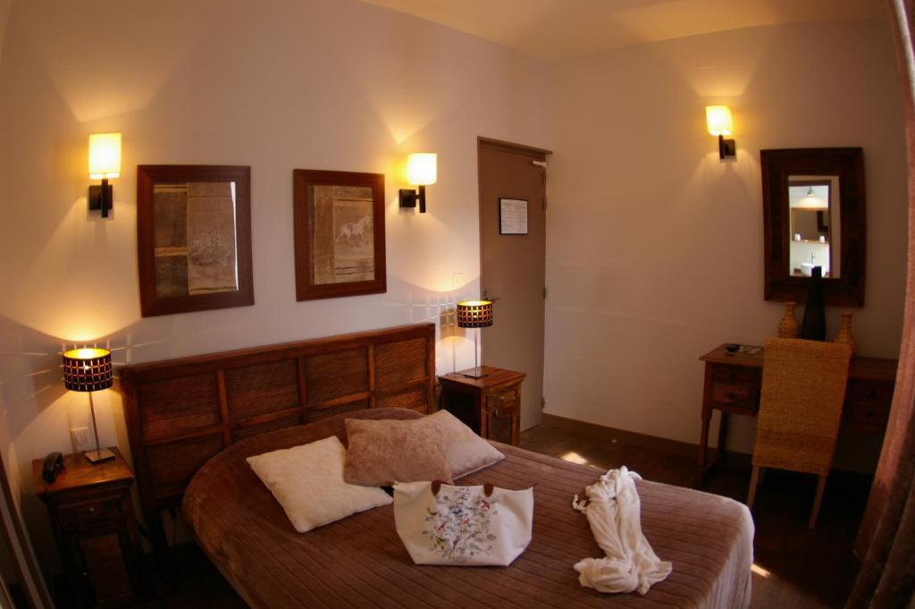 Logis Hotel Le Cheval Noir Argenton Sur Creuse Cameră foto
