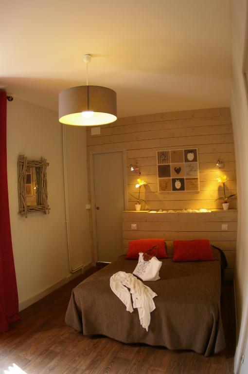 Logis Hotel Le Cheval Noir Argenton Sur Creuse Exterior foto